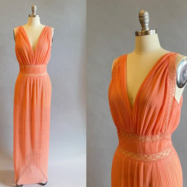 1960's Carter's DuPont Nightgown / Slip Dress / Knife Pleated Night Gown / Maxi Dress / Size: Large Size Extra Large L-XL 