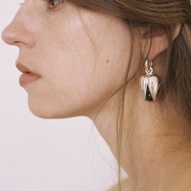 Annika Inez Medium Open Pod Earrings