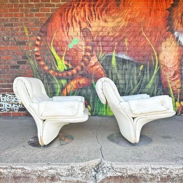 Vintage Artifort? Lounge Chairs on Chrome Bases