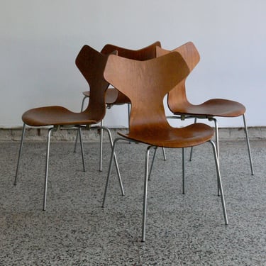 Vintage Arne Jacobsen for Fritz Hansen Grand Prix Chairs (Set of 4) 