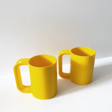 Yellow Vintage Beacon Volari Mugs 