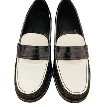 Pre-Owned Salvatore Ferragamo Black and White Two-toned Loafers