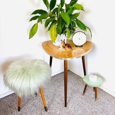 Fantastic Atomic Mic Century Plant Table featuring a space age design 60s 50s 70s Original Vintage Formica 