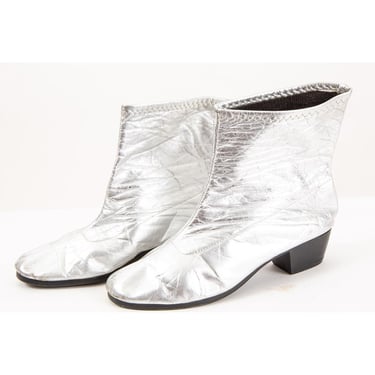 1960s silver leather ankle GO-GO boots / Vintage low heeled booties / Tic Tac Toes / 7 