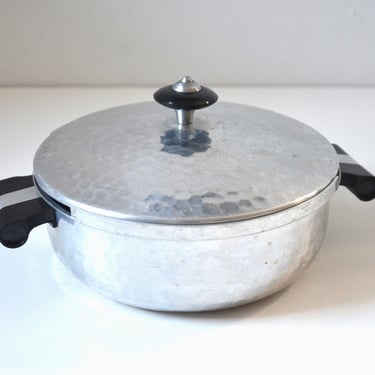 Vintage Art Deco Hammered Aluminum Pot with Black Bakelite Handles, Made in Italy, 1940s-50s 