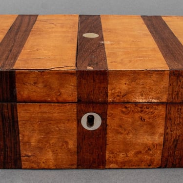 Antique American Federal Walnut Mahogany Wood Box