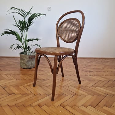 Vintage Thonet Style Brown Dining Chair / Mid Century Bentwood Chair / Wooden Bistro Chair / Rattan Seat / Italy / 1970s 