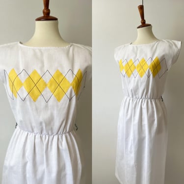 vintage patterned white linen dress with yellow chevron design Vicky Vaughn size XS to small 
