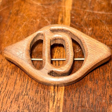 Vintage Wooden Brooch Handmade Eye Or Letter D  Retro Fashion Jewelry Wood 