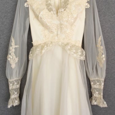 Wedding Dress - Cottagecore - Victorian - 1970s -  Long Sleeve - Train - Lace  - Estimated size 0/2 