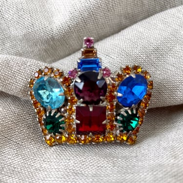 Capri crown brooch with mixed faceted colored rhinestones - vintage costume jewelry 
