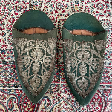 Antique vintage Moroccan or Turkish babouche slippers | genuine leather, sea green, embroidered with silver threads 