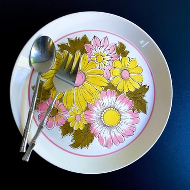 Mikasa Duplex Eden Chop, Cake or Serving Plate, Ben Seibel 1971, Yellow Pink Flowers with Olive Green Leaves, Gallery Wall, Plate Display 