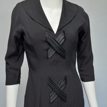 vintage 1940s black cocktail wiggle dress w/ ruffled bottom XS/S 