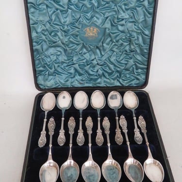 Circa 1900s Elkington London Silver Plated Set of 12 Spoons 2822B