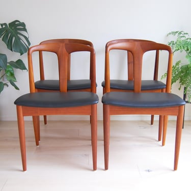 Set of 4 Danish Modern Johannes Andersen Teak Dining Chairs 