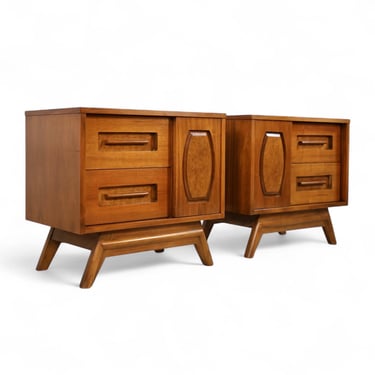 Young Manufacturing Vintage Mid Century Modern Pair of Nightstands c. 1960s 