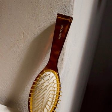 Gold Pin Brush