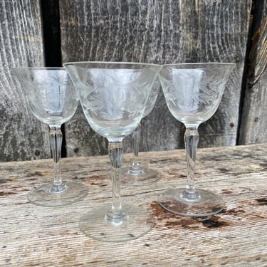 Etched Floral Wine Glasses - Etched Glassware - Etched Barware -Etched Glasses - Nick and Nora Glasses - Set of 4 Glasses - Etched Glassware 