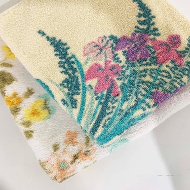 Vintage Cotton Bath Towel Set of 2 Dundee Fieldcrest Bathroom Mismatched Pink Floral Mid-Century Retro Flowers White Terry 1970s 