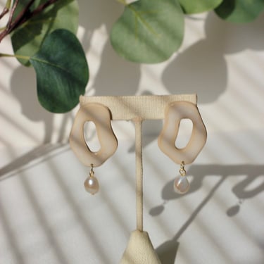 Abstract Pearl and Clay Statement Earrings / Modern Jewelry Design / Bridesmaid Wedding Earrings / Gifts for her 
