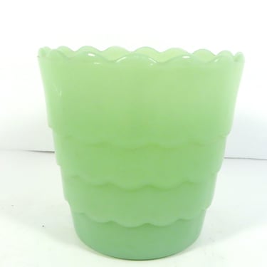 Vintage Jadeite Green Small Scalloped Vase 