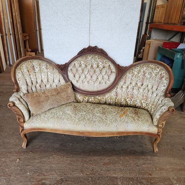 Victorian Medallion Back Sofa AS IS 71.25 x 43 x 29