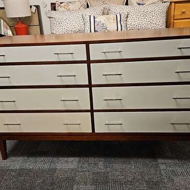MG+BW White Lacquer 8-Drawer Dresser
