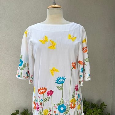 Vintage boho white top tunic colorful floral butterfly embroidery by Chuchi Philippines sz Small 