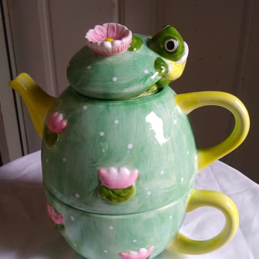 VINTAGE Frog Motif Teacup Set Ceramic Pot with Personal Cup, Home Decor 