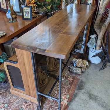 Industrial Fir and Steel Pipe Table