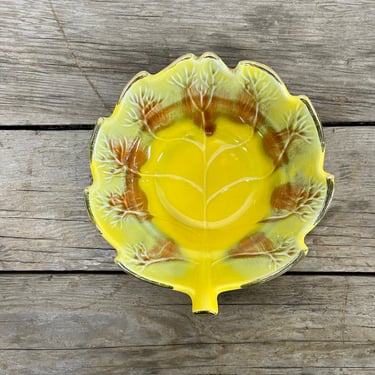 Ceramic Yellow Dish | Leaf-Shaped Serving Bowl | Vintage Hull Pottery | Mid-Century Swirl Planter | Catch-All Dish | Vintage USA Pottery 814 