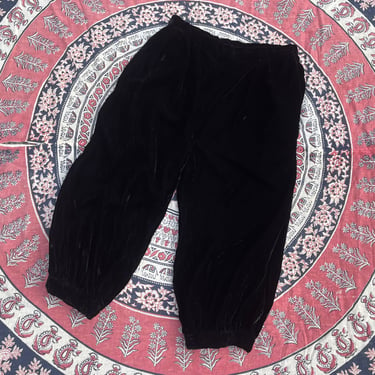Chic vintage early ‘80s black velvet knickers | below the knee cropped pants, runway, holiday party, XS 