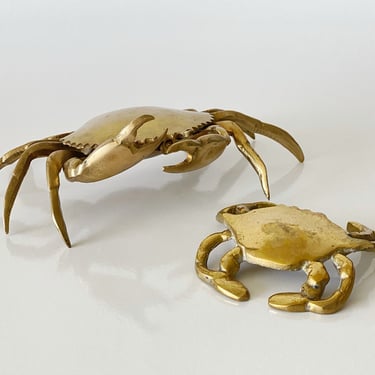 Vintage seaside decor Brass crab hinged box ashtray & small figurine Coastal tabletop brass accents 