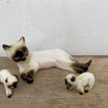 Vintage Siamese Cat With 2 Kittens, Bone China Figurines, Vintage 60's, Miniatures, Dollhouse Kitten Figurines 