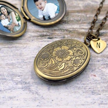 Photo Locket Necklace for Mom, Floral Locket Pendant, Personalized Jewelry, Personalized Locket, New Mom Gift, Wedding Day Locket 