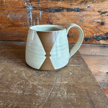 Mug - Warm white with brown geometrics 