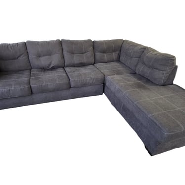 Gray Cloth Sectional w/ Chaise