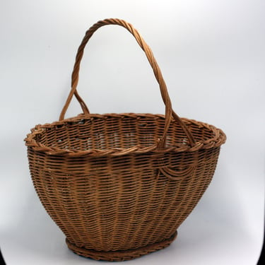 vintage woven basket with wood bottom 