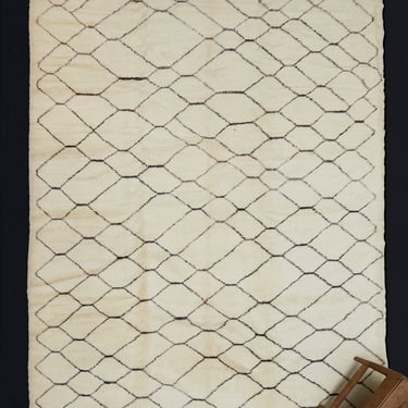 Large Cream Colored Beni Ourain with Floating Diamond Field  ...................... (9' 4'' x 11' 10'')