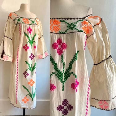 Vintage 60s Hand EMBROIDERED MEXICAN CAFTAN  Dress / Oaxacan Floral / Angel Sleeves 