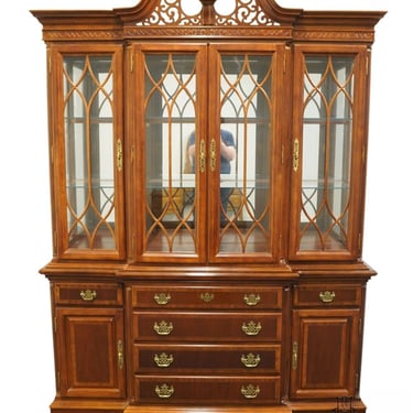 UNIVERSAL FURNITURE Mahogany Traditional Chippendale Style 63" Lighted Display China Cabinet 61284 / 61286 