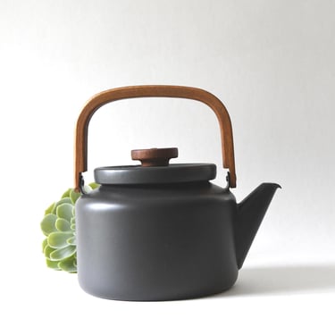 Heikki Orvola for ARABIA Finland Vintage Finella kettle