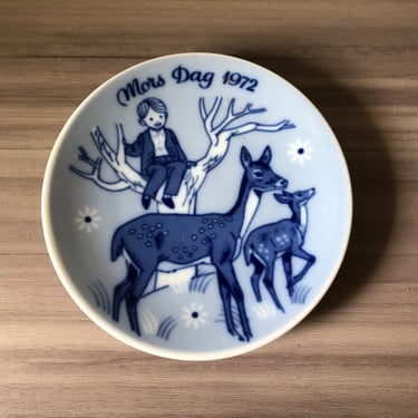 Vintage Porsgrund Mors Dag Plate, Mother's Day 1972, Blue Decorative Mother Child Girl deer Plate 