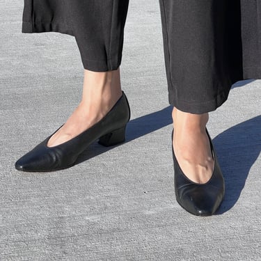 Vintage Onyx Embossed Leather Flared Block Heel Shoes