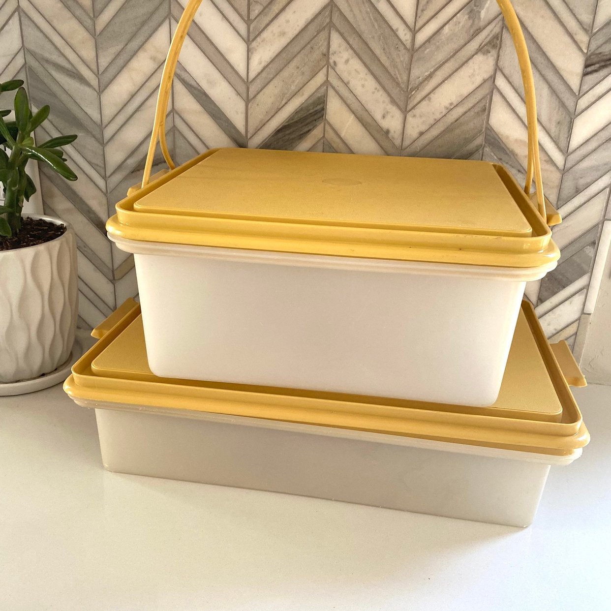 TUPPERWARE GRAND PLAT GRANITE BEIGE EGOUTOIR COUVERCLE CARRE 23 cm + 1