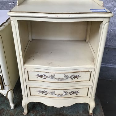 Small Vintage Drexel Dresser (Seattle)