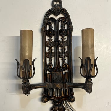 Vintage Ornate Two Bulb Sconce 8.5 x 15.675 x 4