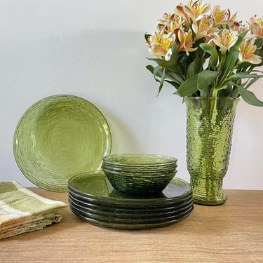 Vintage Soreno Anchor Hocking - Plates Bowls and Vase - Pressed Bark Glass Design - 10 Piece Dinnerware Set ( 7 Plates - 3 Bowls) and Vase 