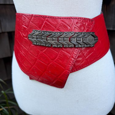 Vtg wide belt red texture faux leather brutalist metal buckle M Lino Lippi Vintage wide waist belt red texture faux leather brutalist  main image 3